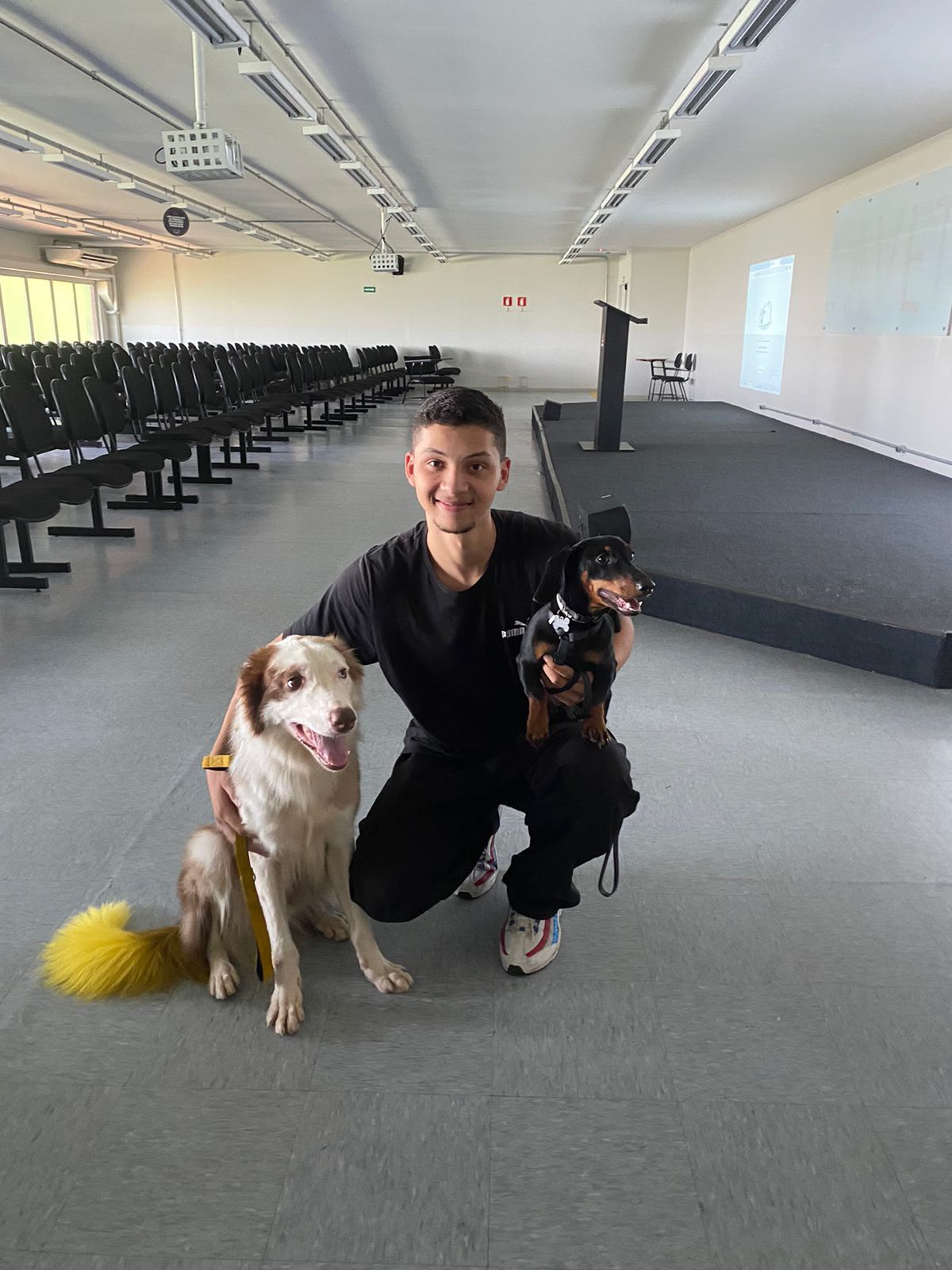 Diogo Carneiro com dois cães